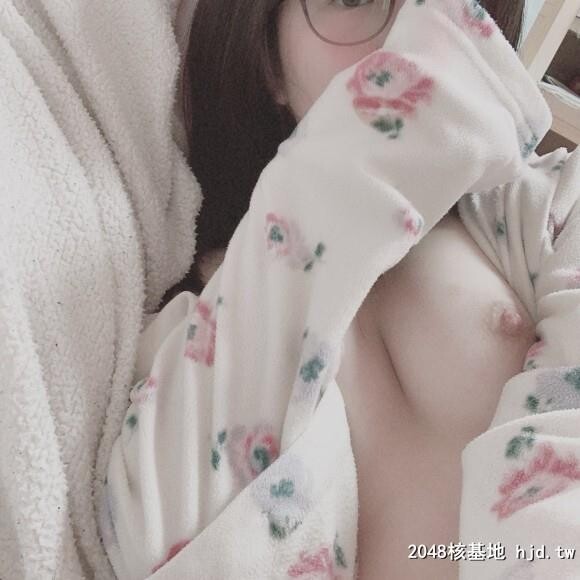 可爱い２１歳现役女子大生が完全顔出しノーブラ半裸おっぱい自撮り[15P]第0页 作者:Publisher 帖子ID:122891 TAG:自拍图片,網友自拍,2048核基地